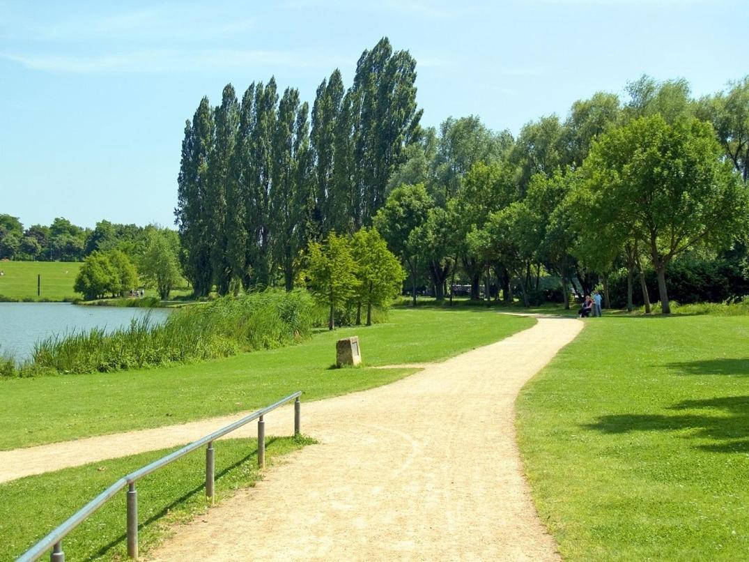 / Calme Pres De L'etang St Pierre. Appartement *